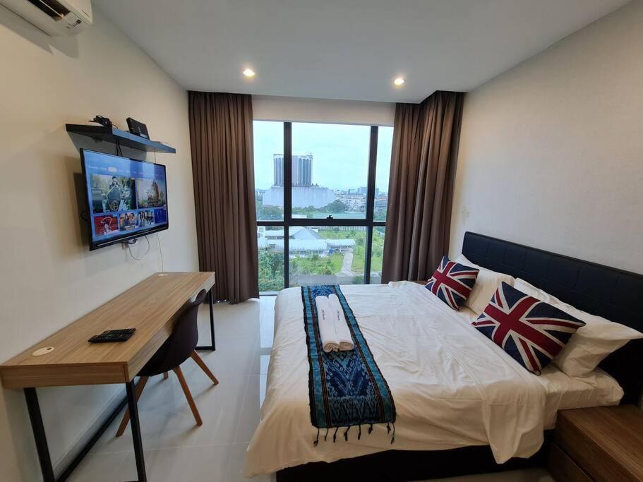 Lovely Kozi Square Studio Bedroom With Pool Lv5D Kuching Exterior photo